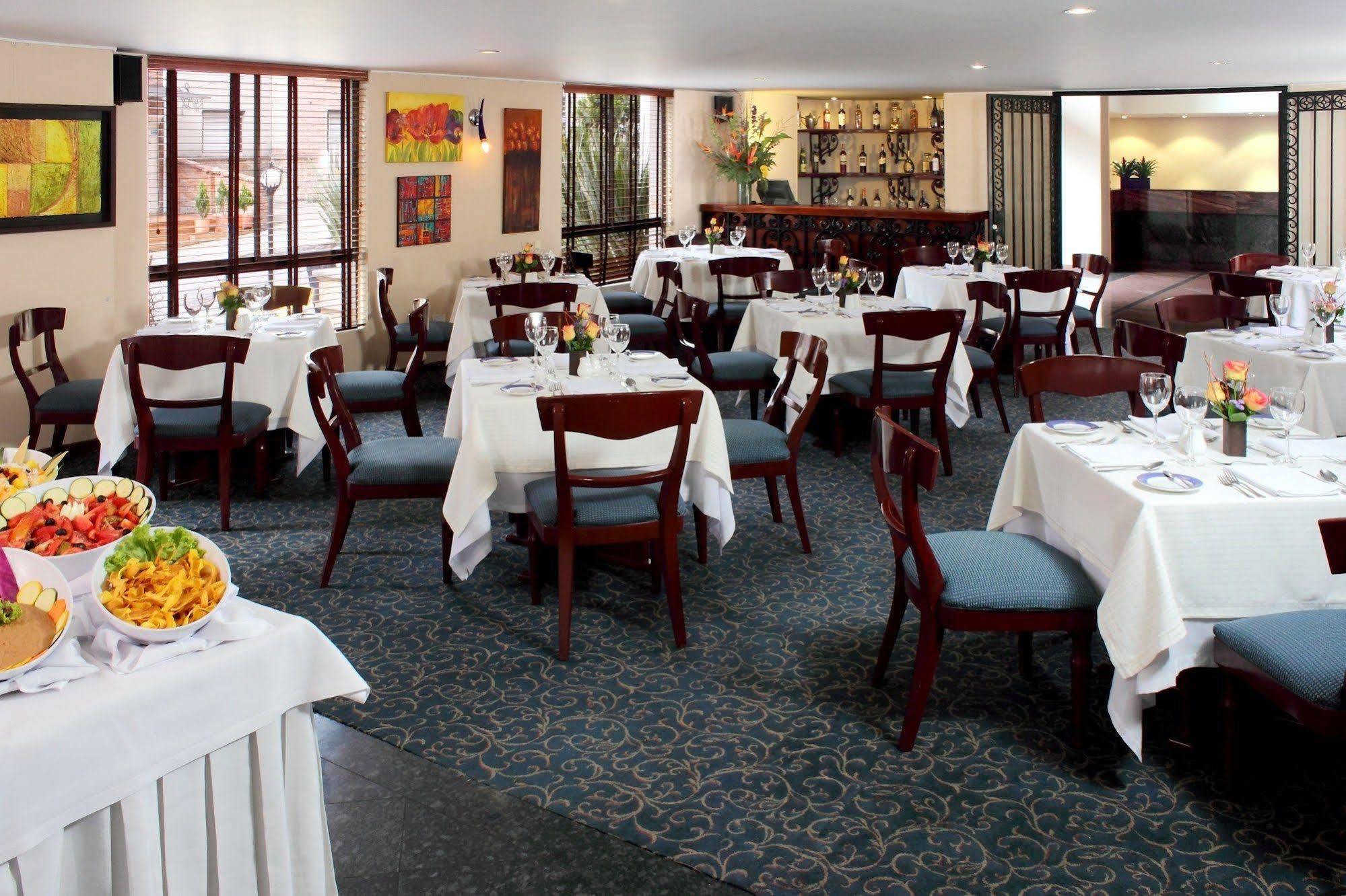 Hotel Estelar Suites Jones Bogotá Restoran fotoğraf