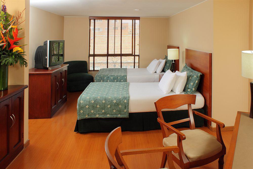 Hotel Estelar Suites Jones Bogotá Oda fotoğraf